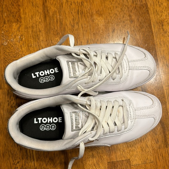 EUC women’s white puma leather platform sneaker. size 6.5 - Picture 5 of 9